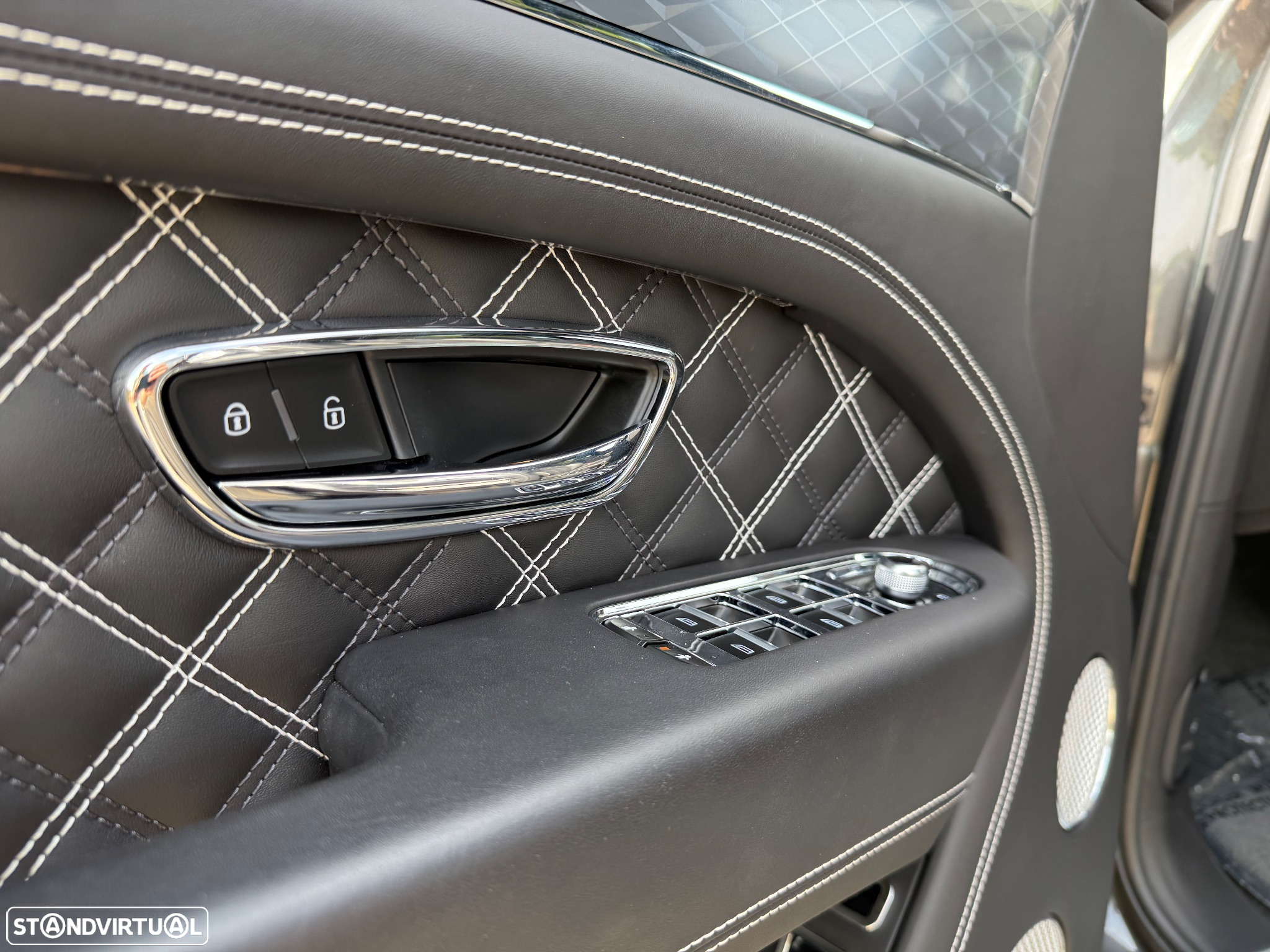 Bentley Bentayga EWB V8 - 16