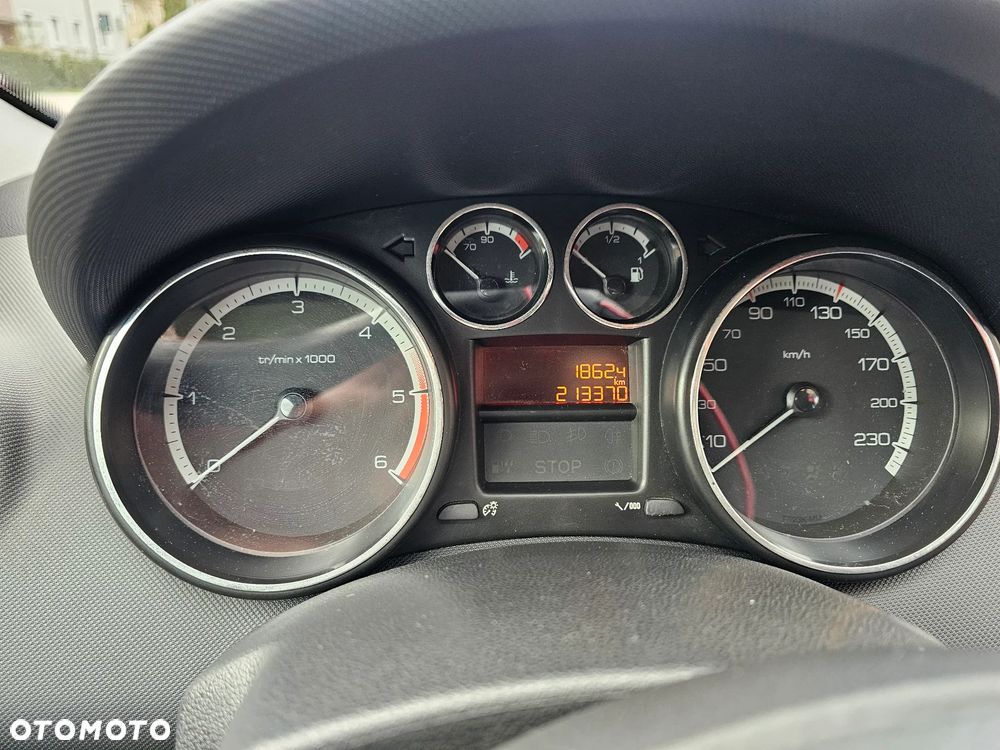 Peugeot 308 1.6 HDi Premium Plus - 4