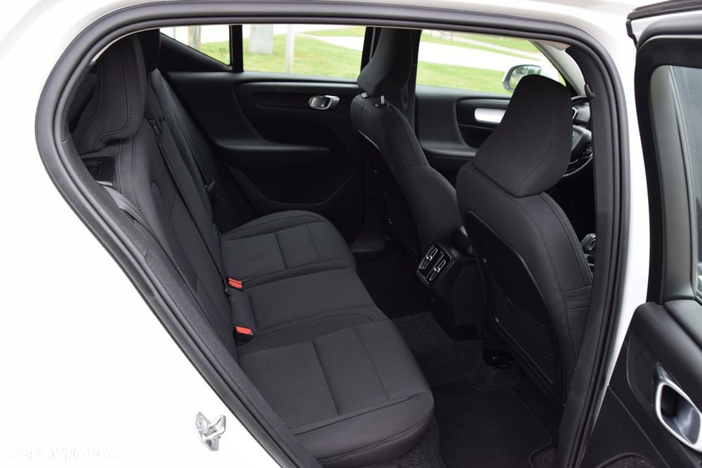 Volvo XC 40 T3 Geartronic Momentum Pro - 14