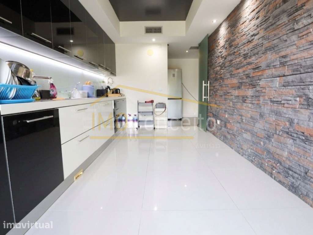 Apartamento T3+2 Duplex em Condomínio com Piscina - Entroncamento - Grande imagem: 3/31