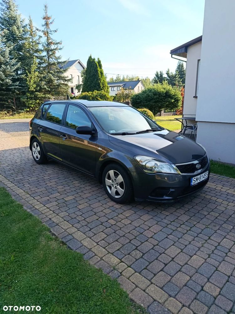 Kia Ceed - 8