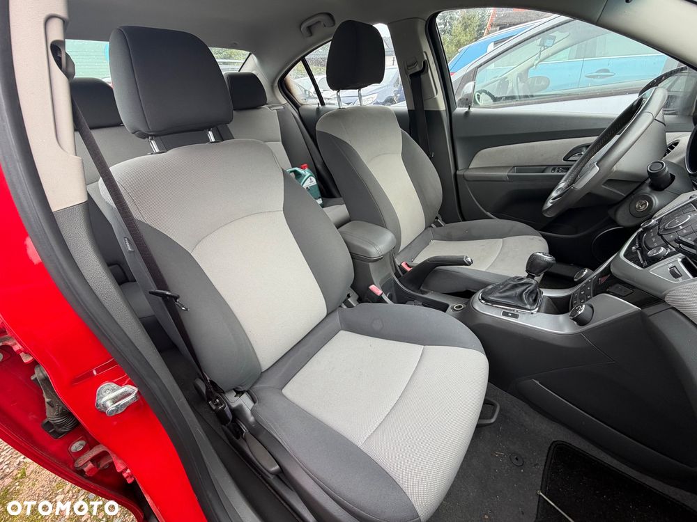 Chevrolet Cruze 1.6 - 9