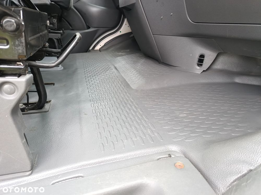 Iveco DAILY 35s13 L2H2 2.3 diesel 126kM, 2012 rok, WEBASTO, HAK, CAMERA COFANIA, ORGINALNY NIEWIELKI PRZEBIEG 176tyś. SPROWADZONY ZE SZWECJI! - 34