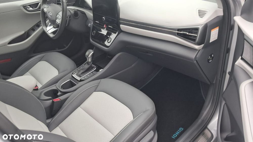 Hyundai IONIQ - 28