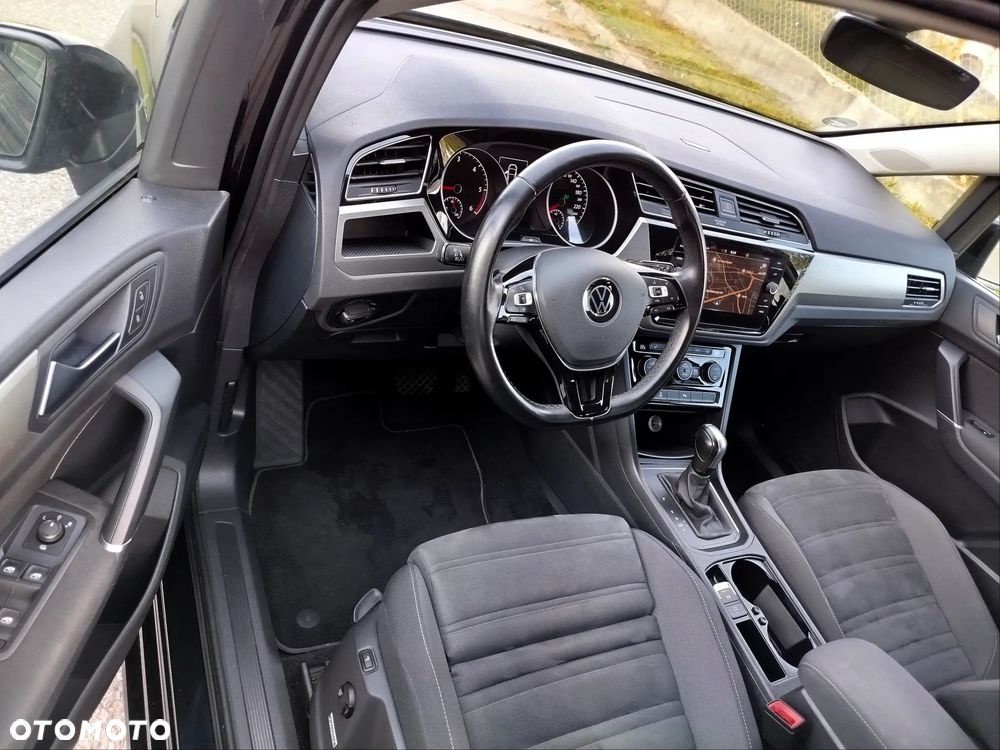 Volkswagen Touran - 14