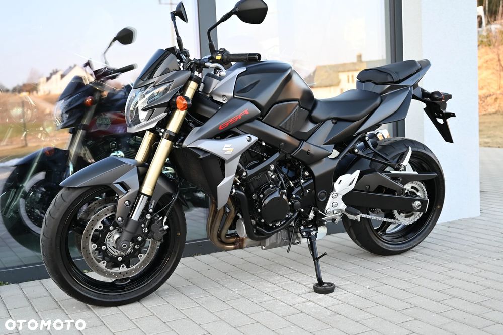 Suzuki GSR - 4