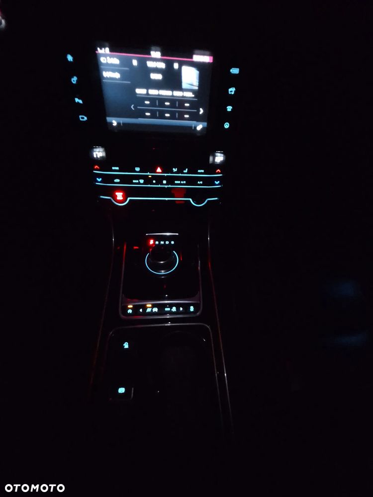 Jaguar XE 20d R-Sport - 37