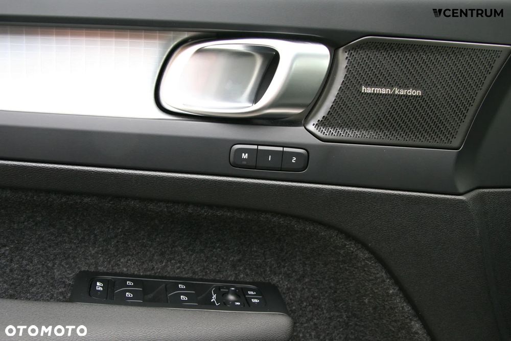 Volvo XC 40 B3 Plus Dark - 16