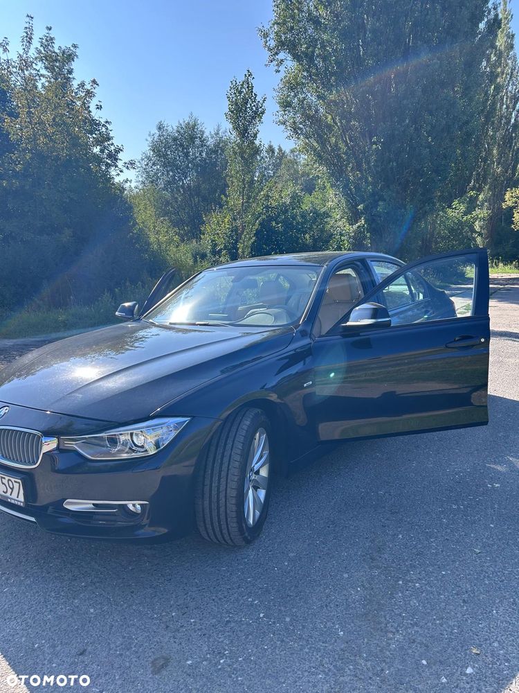 BMW Seria 3 320i - 11
