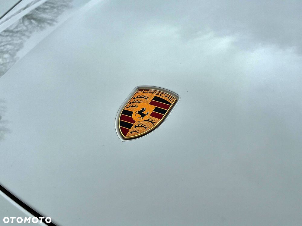 Porsche Taycan - 32