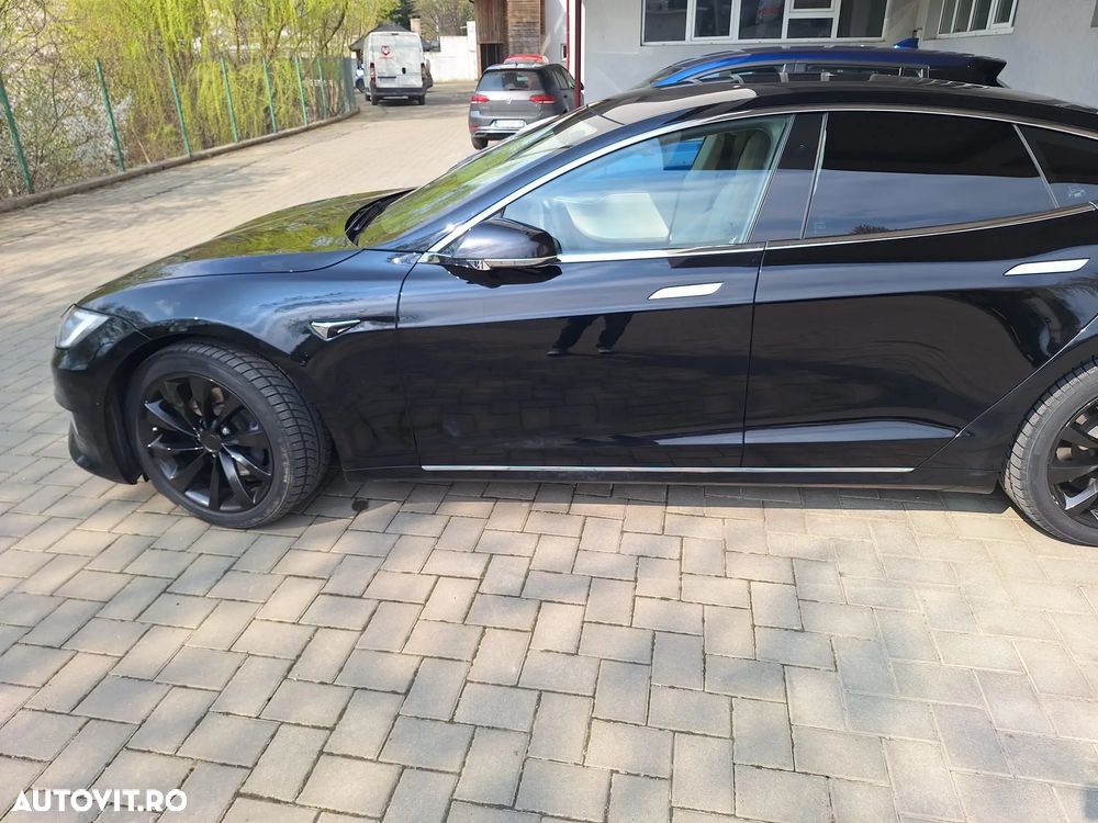 Tesla Model S - 9