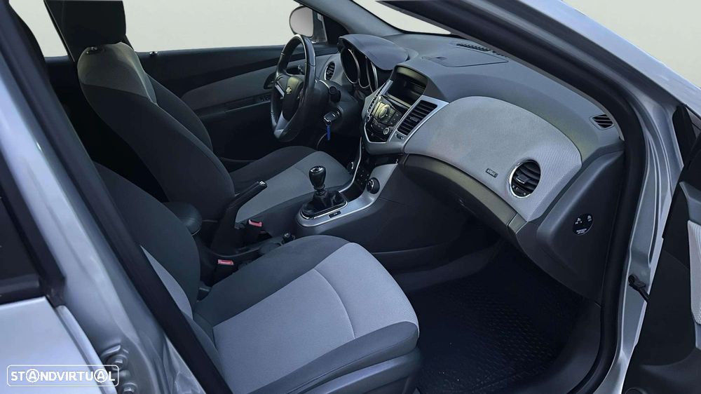 Chevrolet Cruze 1.6 LS - 11
