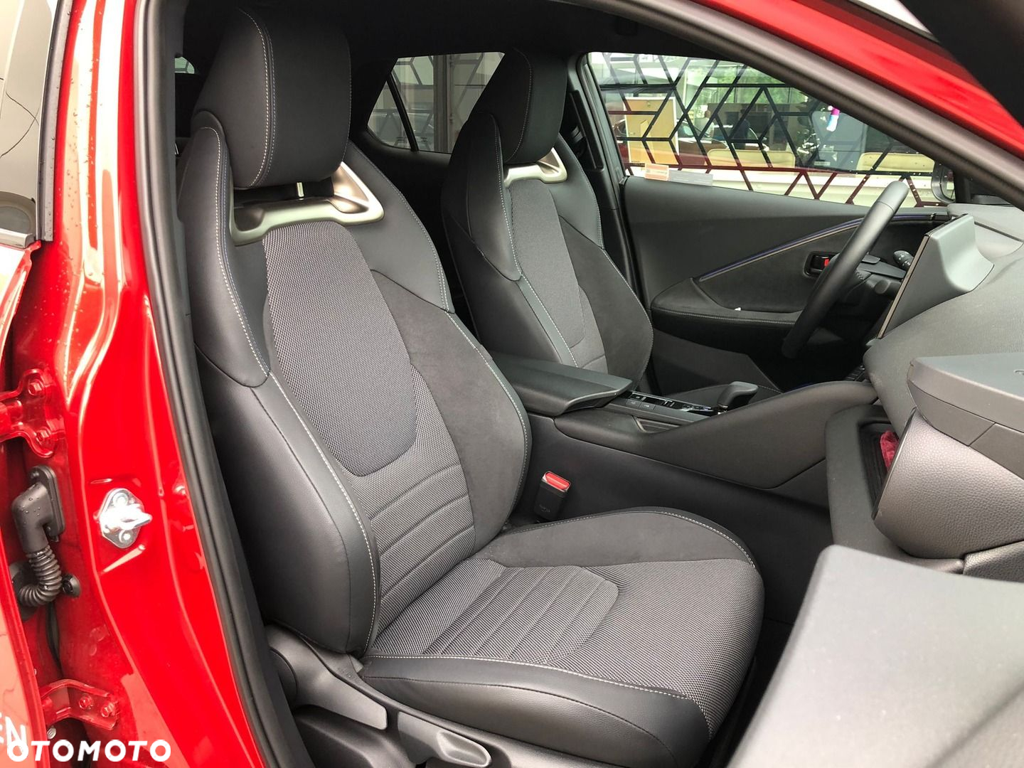 Toyota C-HR - 28