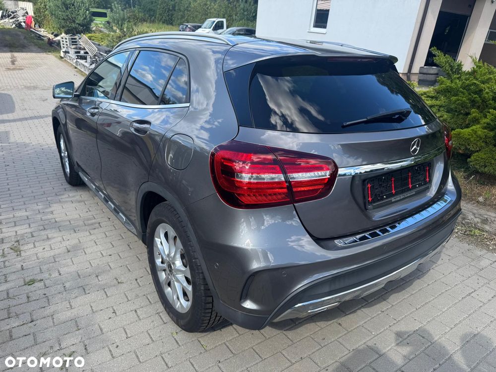 Mercedes-Benz GLA 250 4-Matic AMG Line - 11