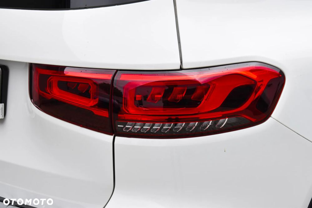 Mercedes-Benz GLB 200 4-Matic AMG Line 8G-DCT - 10