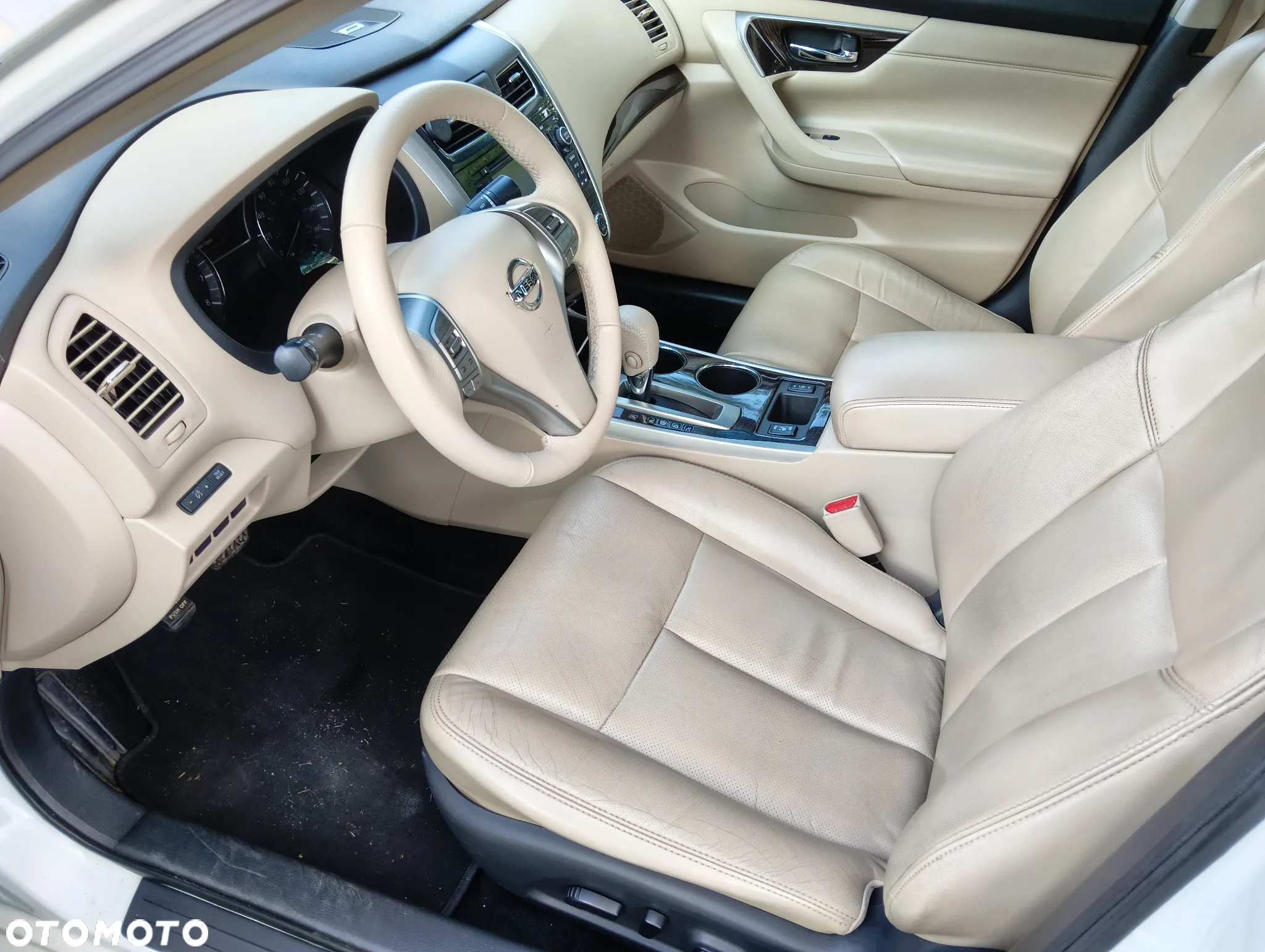 Nissan Altima - 12