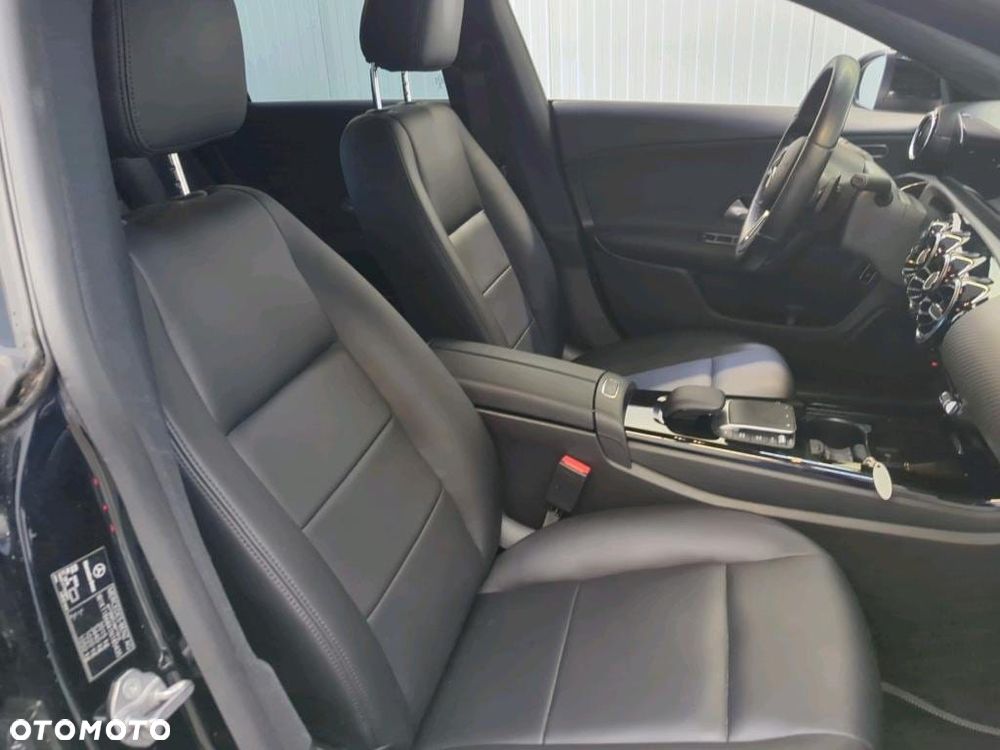 Mercedes-Benz CLA 180 7G-DCT - 7