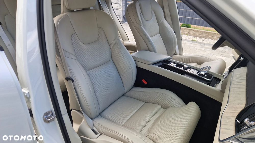 Volvo XC 60 B5 B AWD Momentum Pro - 28