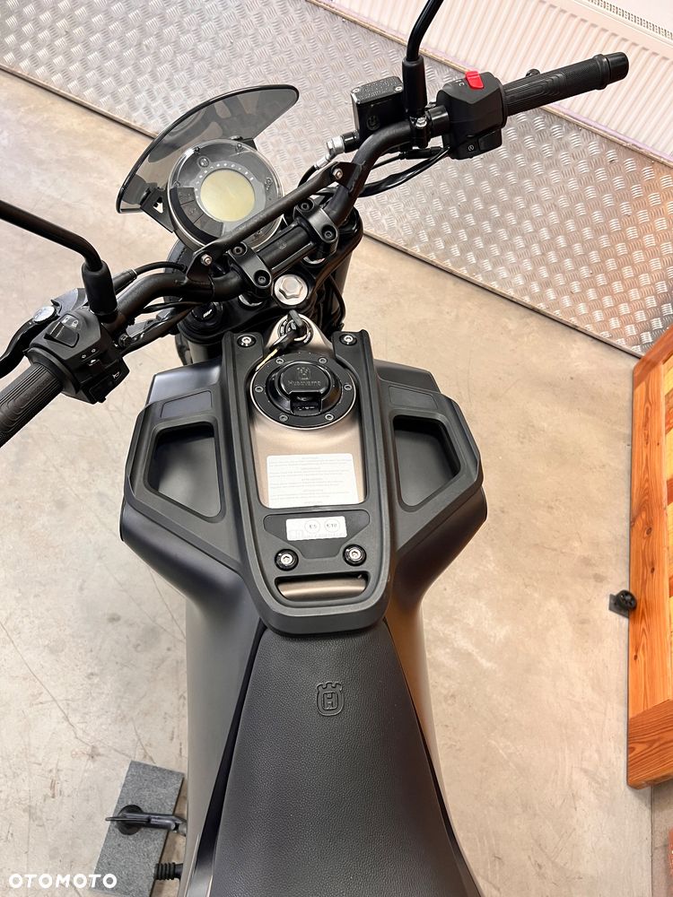Husqvarna Svartpilen - 17