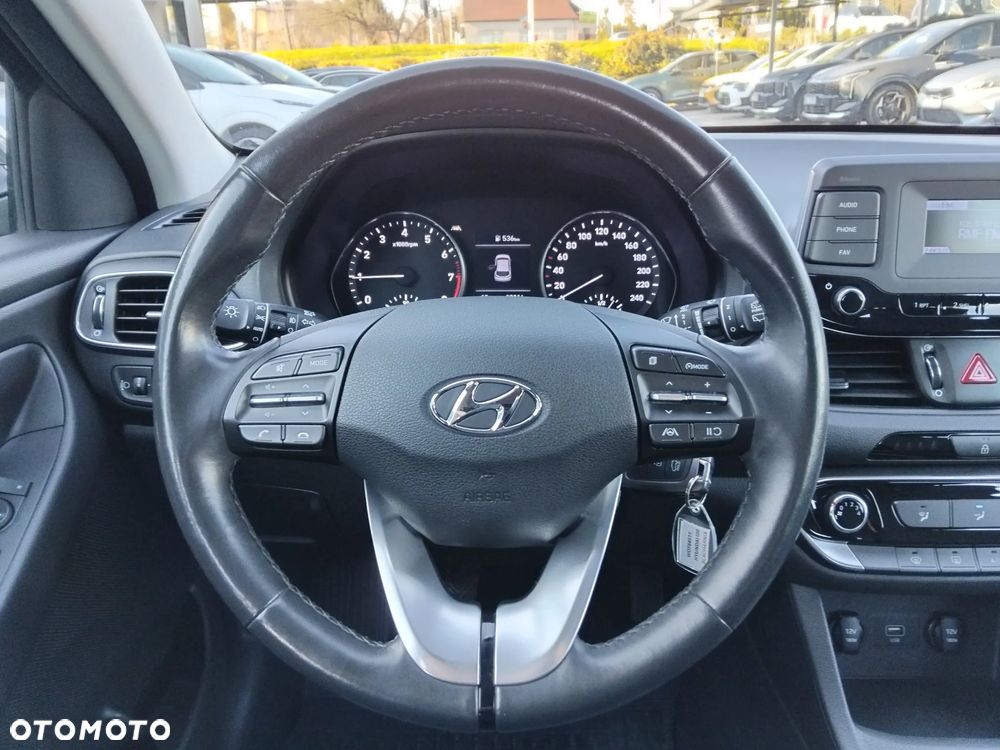 Hyundai i30 1.5 DPI Classic + - 12