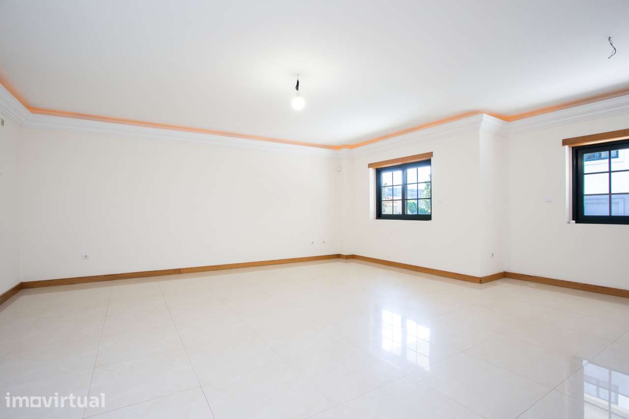 T3 com terraço para arrendamento na Quinta de São Gonçalo, Carcavelos - Grande imagem: 3/33