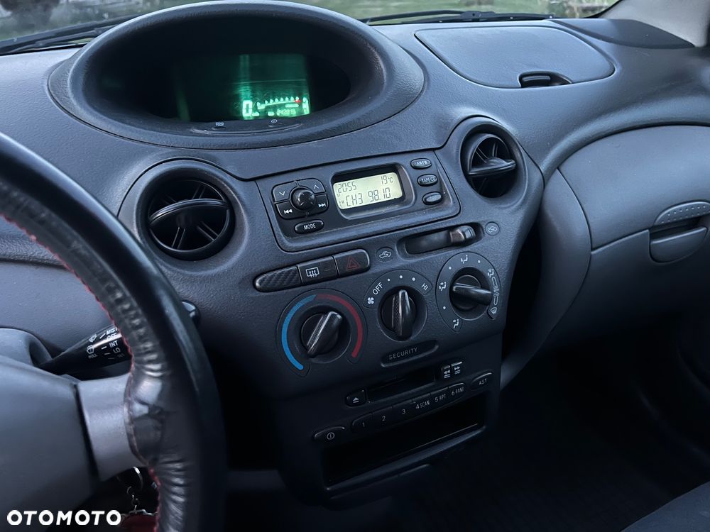 Toyota Yaris - 9