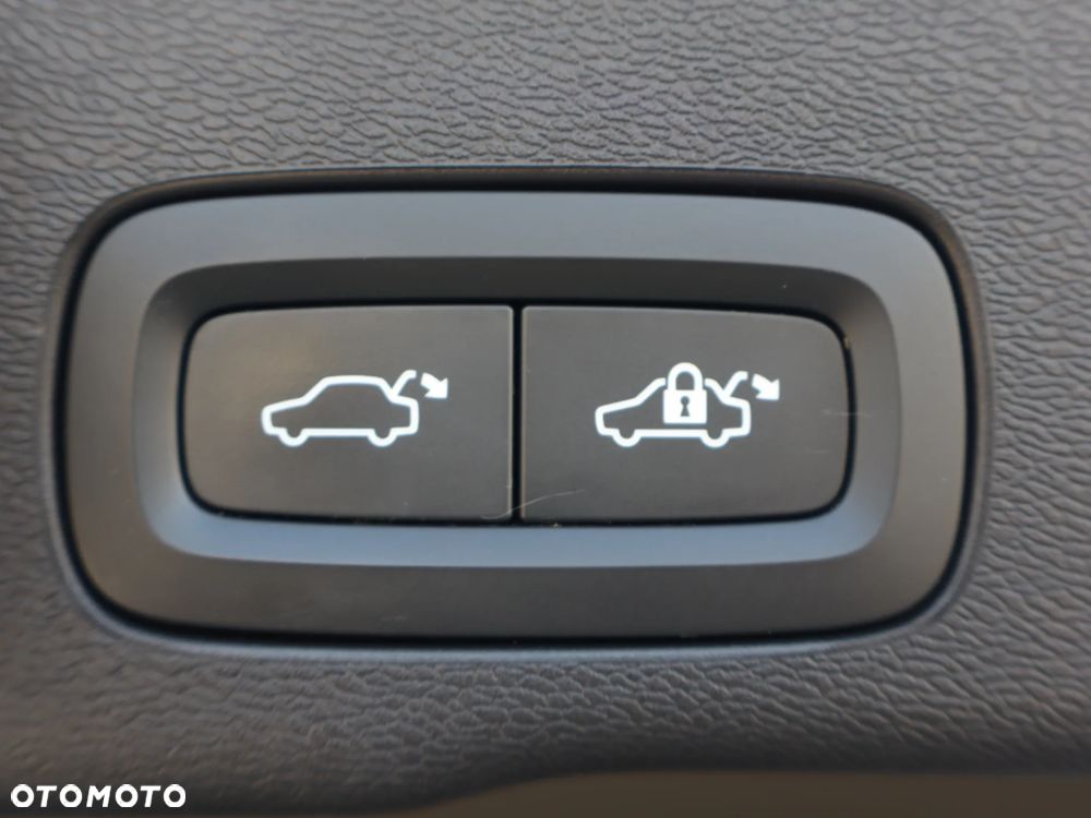 Volvo XC 60 B4 D AWD Momentum Pro - 20