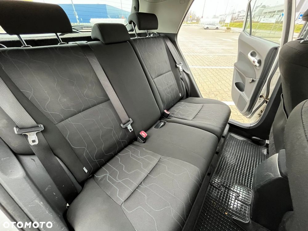 Toyota Auris 1.4 D-4D Terra EU5 - 18