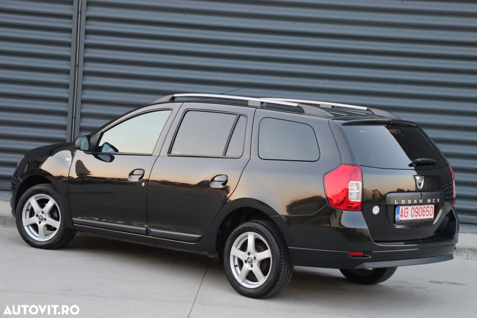 Dacia Logan MCV 1.2 16V 75 Laureate - 12