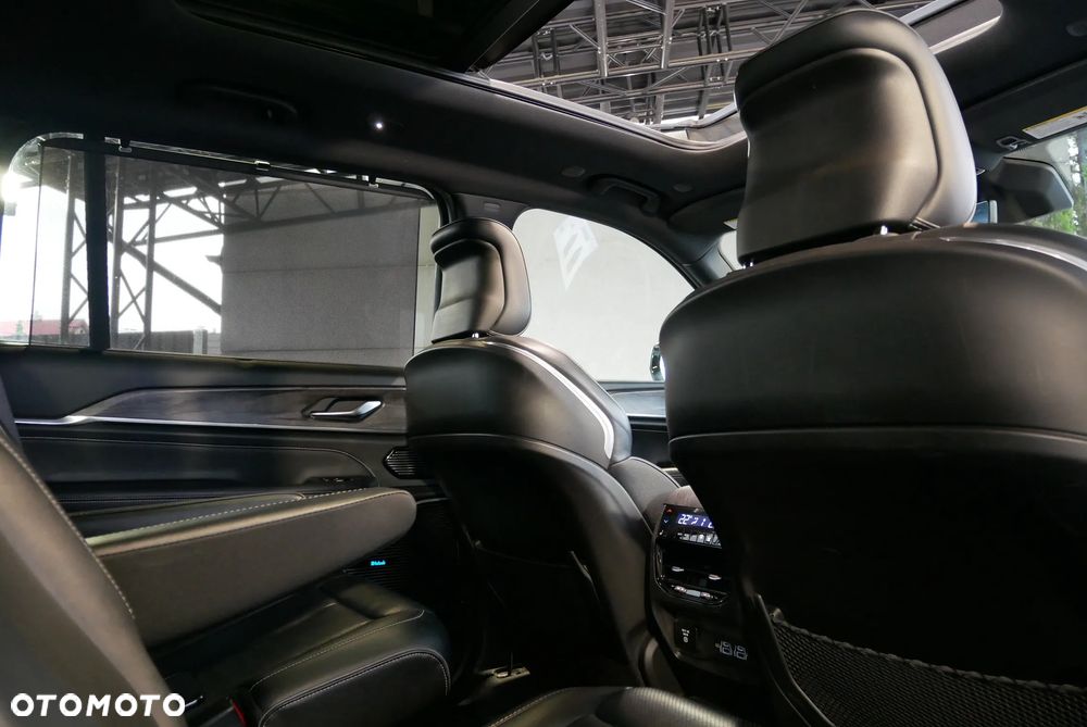 Jeep Grand Cherokee - 27