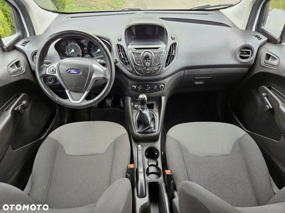 Ford Transit Courier - 11