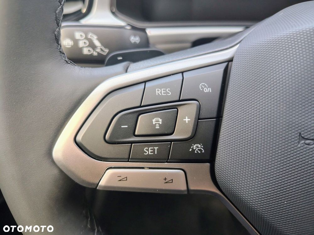 Volkswagen T-Roc - 13