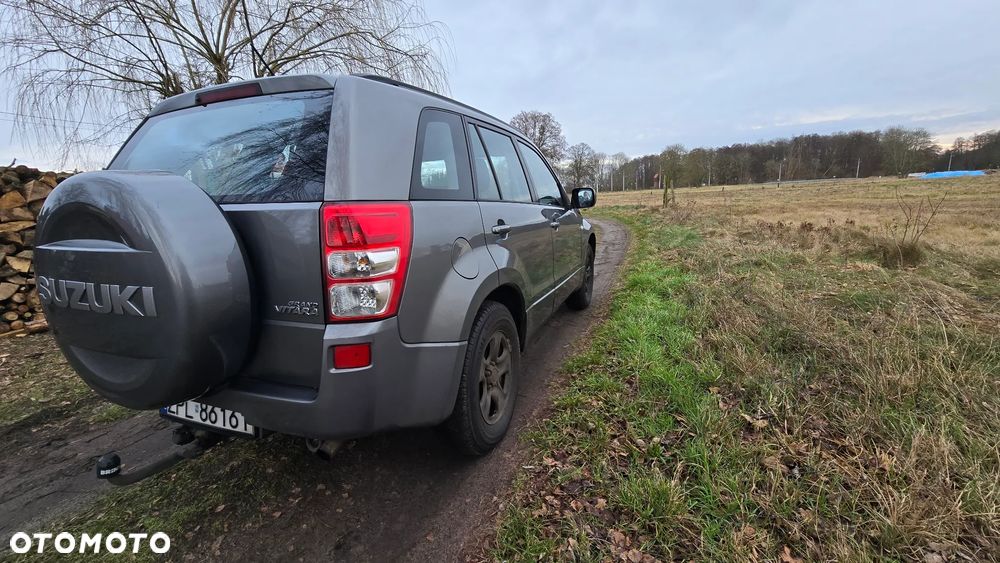 Suzuki Grand Vitara 2.0 - 10