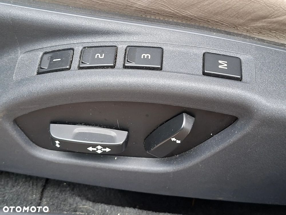 Volvo V70 D5 AWD Summum - 14