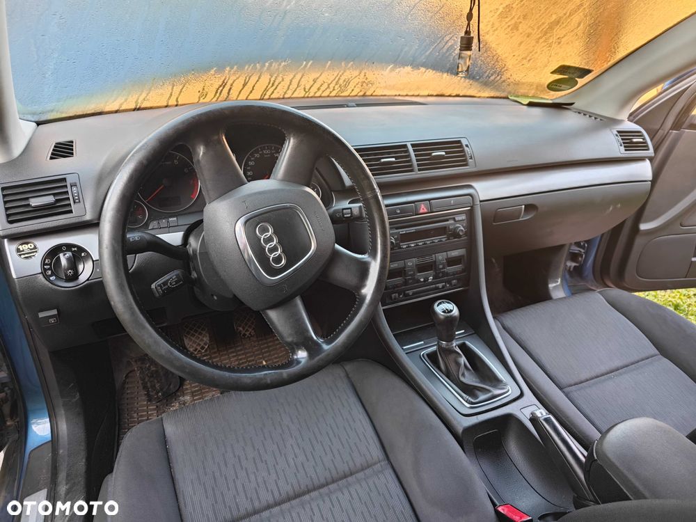 Audi A4 Limousine - 3