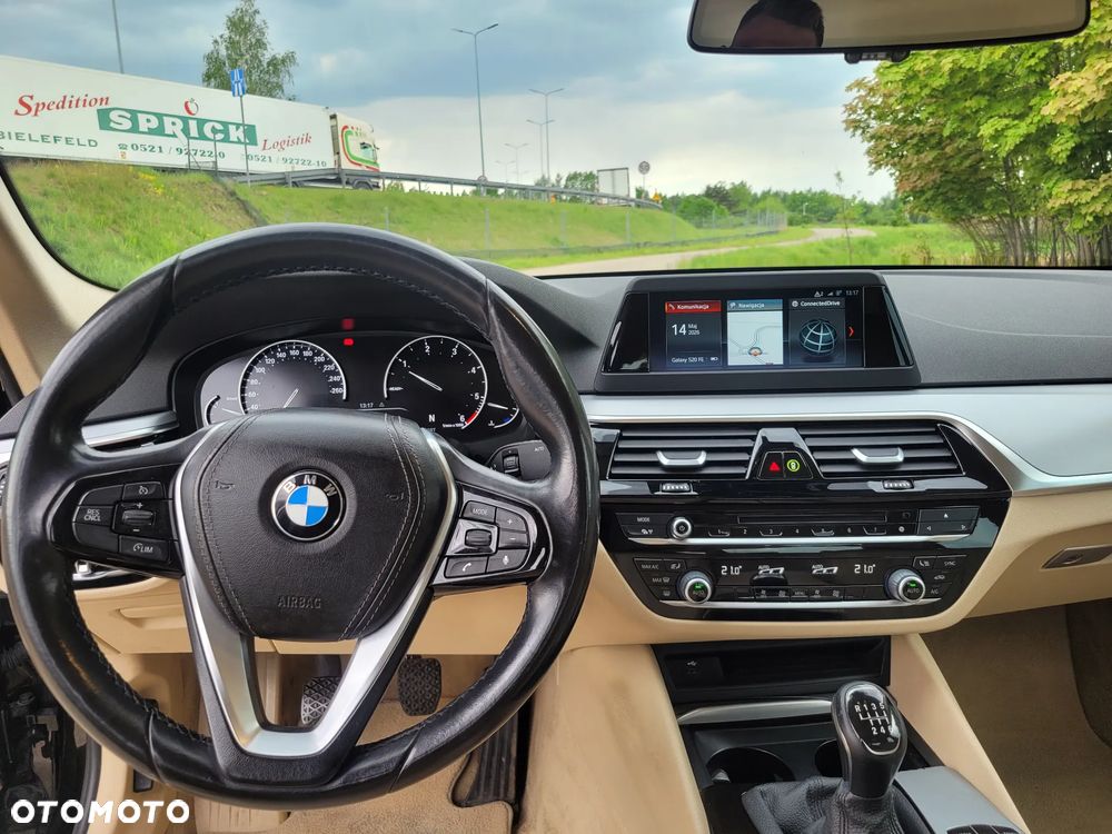 BMW Seria 5 520d Sport Line - 16