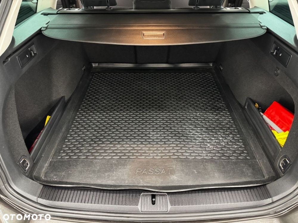 Volkswagen Passat - 36