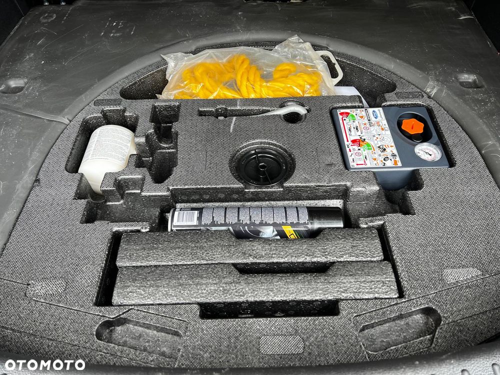 Ford Kuga 1.5 EcoBoost 2x4 Titanium - 24