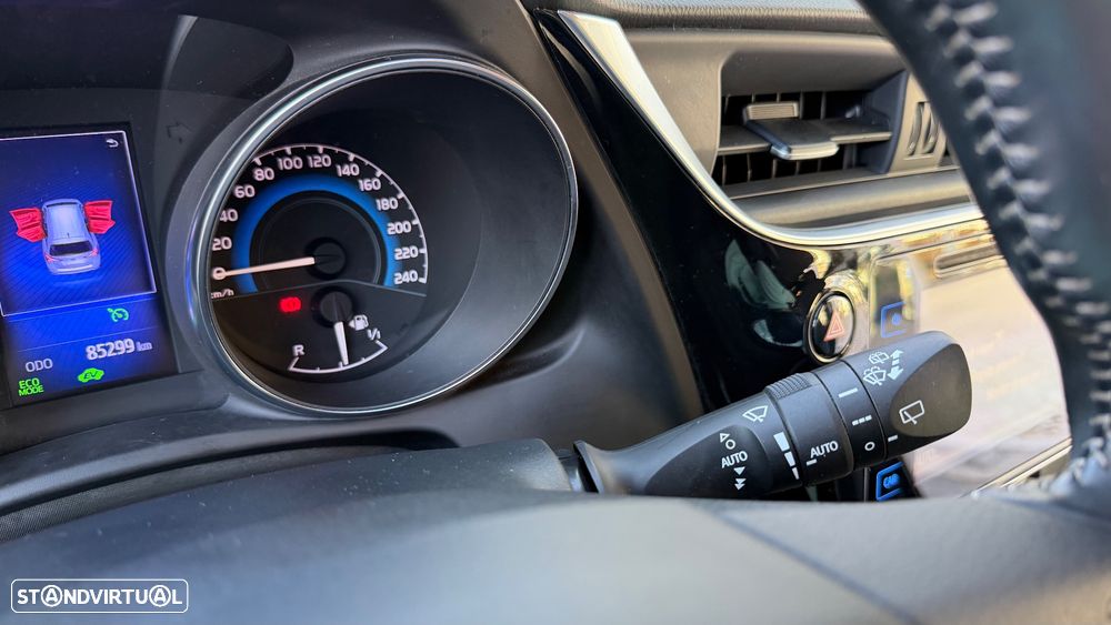 Toyota Auris Touring Sports 1.8 HSD Comfort +P.Techno+P.Sport - 24
