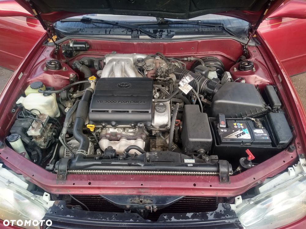 Toyota Camry 3.0 V6 LE - 4