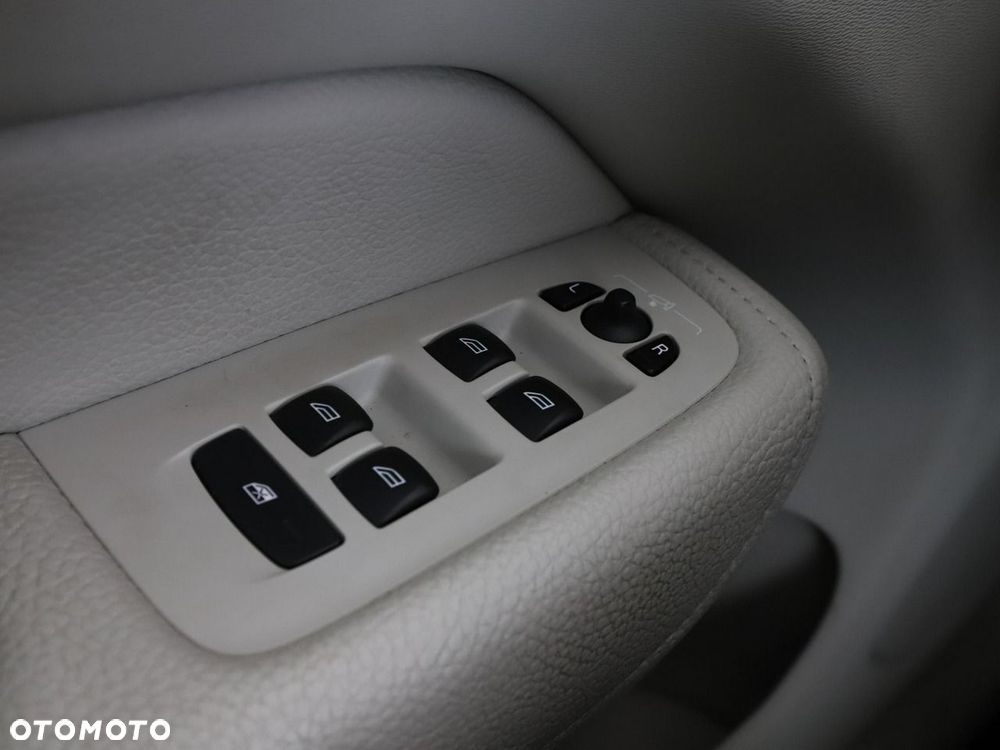 Volvo XC 60 T6 Plug-In Hybrid AWD Inscription Expression - 34
