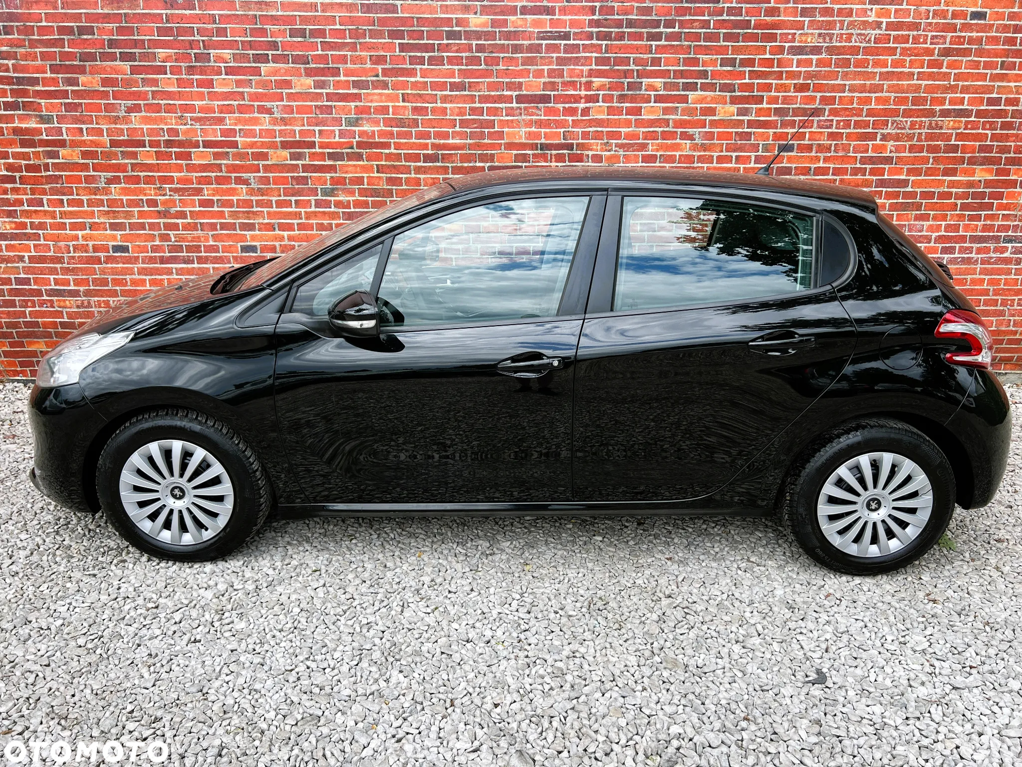 Peugeot 208 - 40