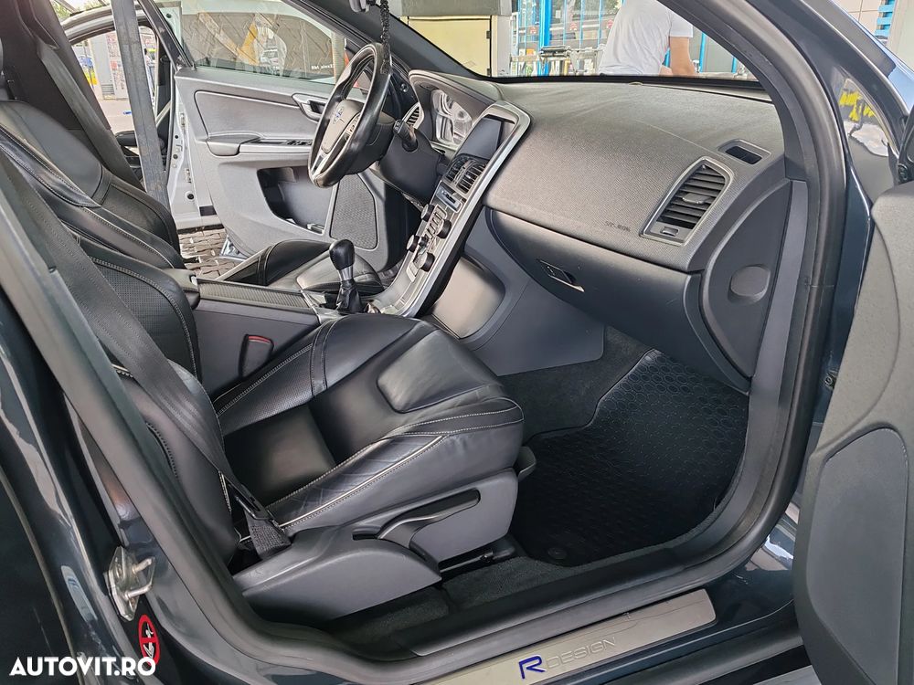 Volvo XC 60 D4AWD Start-Stop R-Design - 3