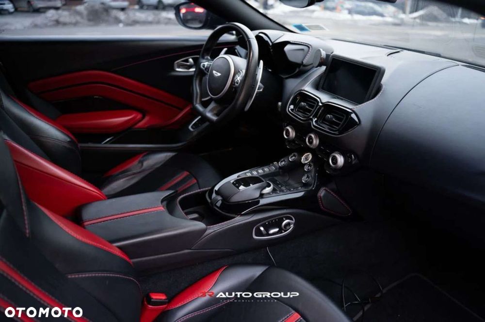 Aston Martin Vantage - 5