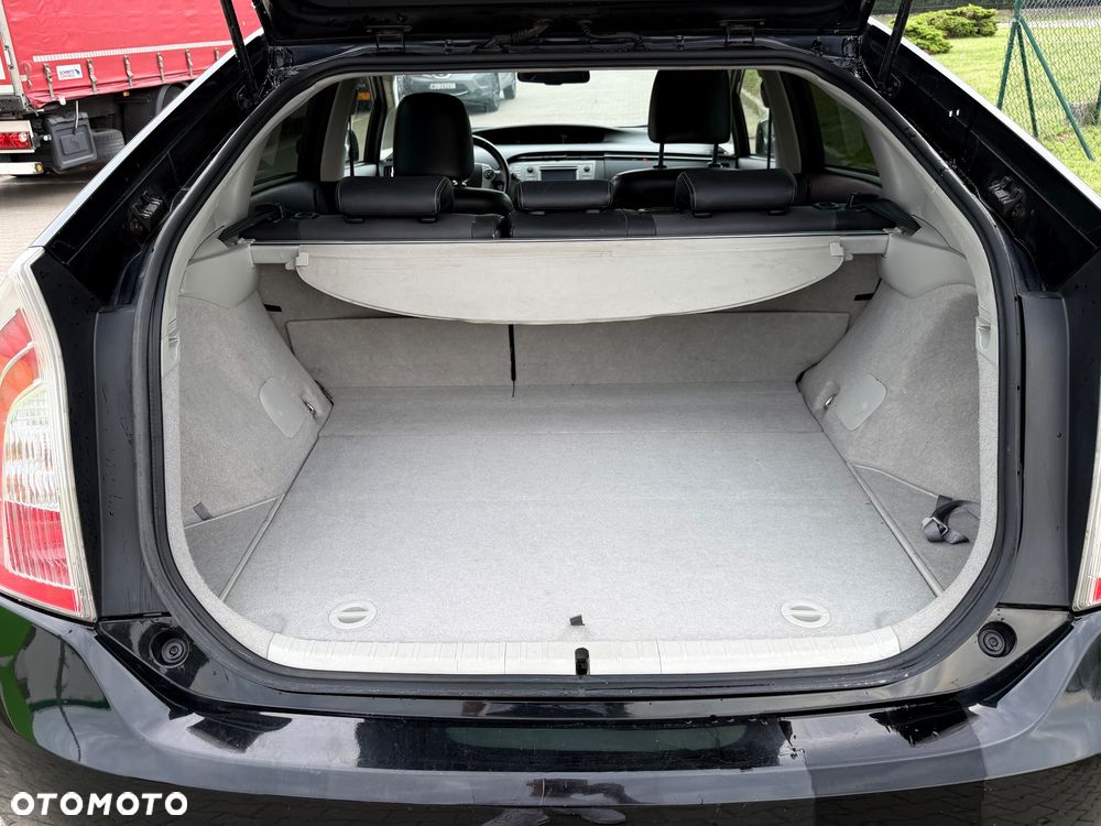 Toyota Prius 1.8 HSD Prestige - 26