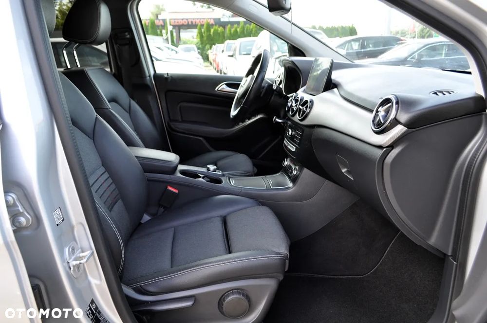 Mercedes-Benz Klasa B 200 7G-DCT UrbanStyle Edition - 26