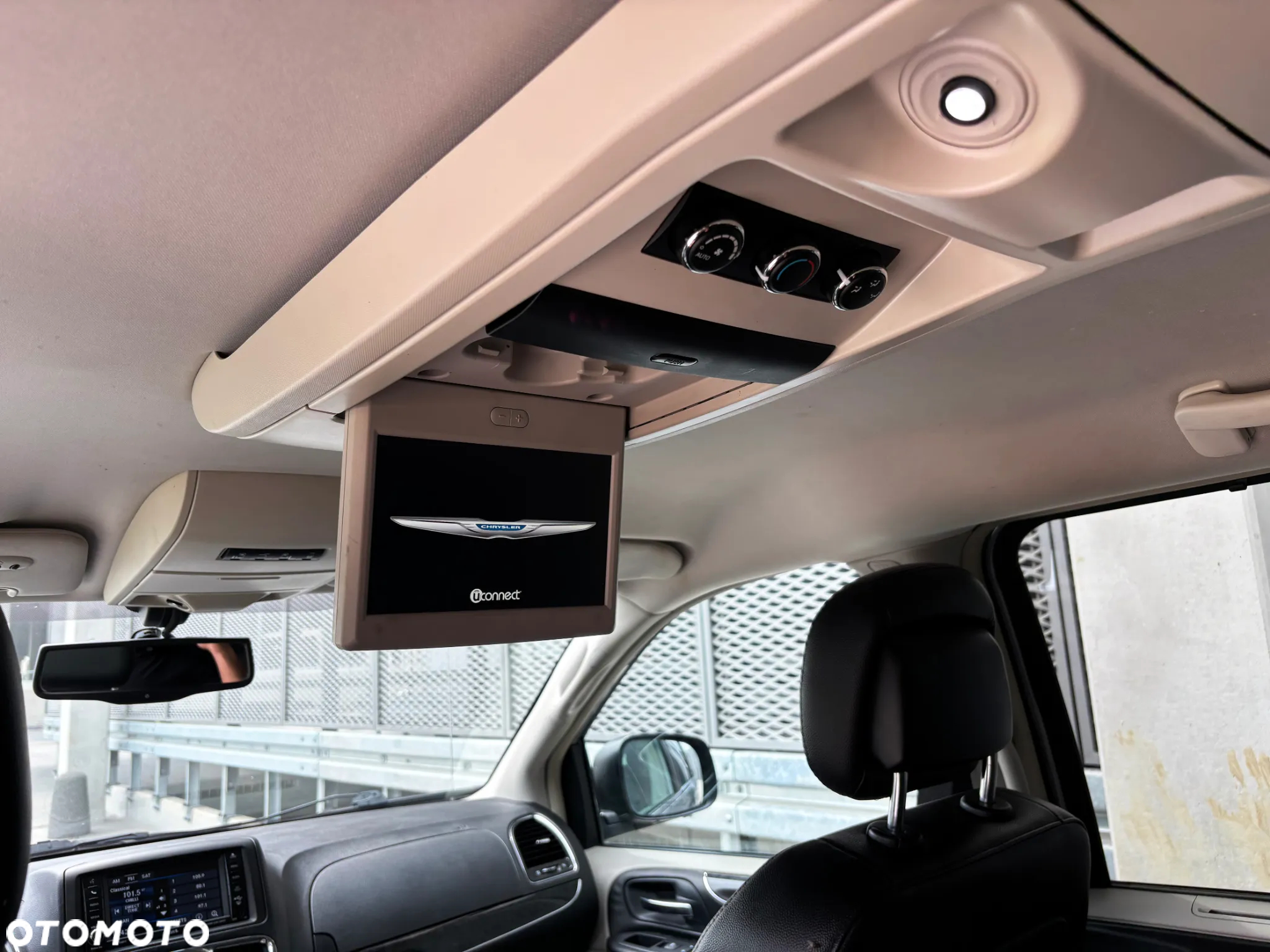 Chrysler Town & Country 3.6 Limited - 22