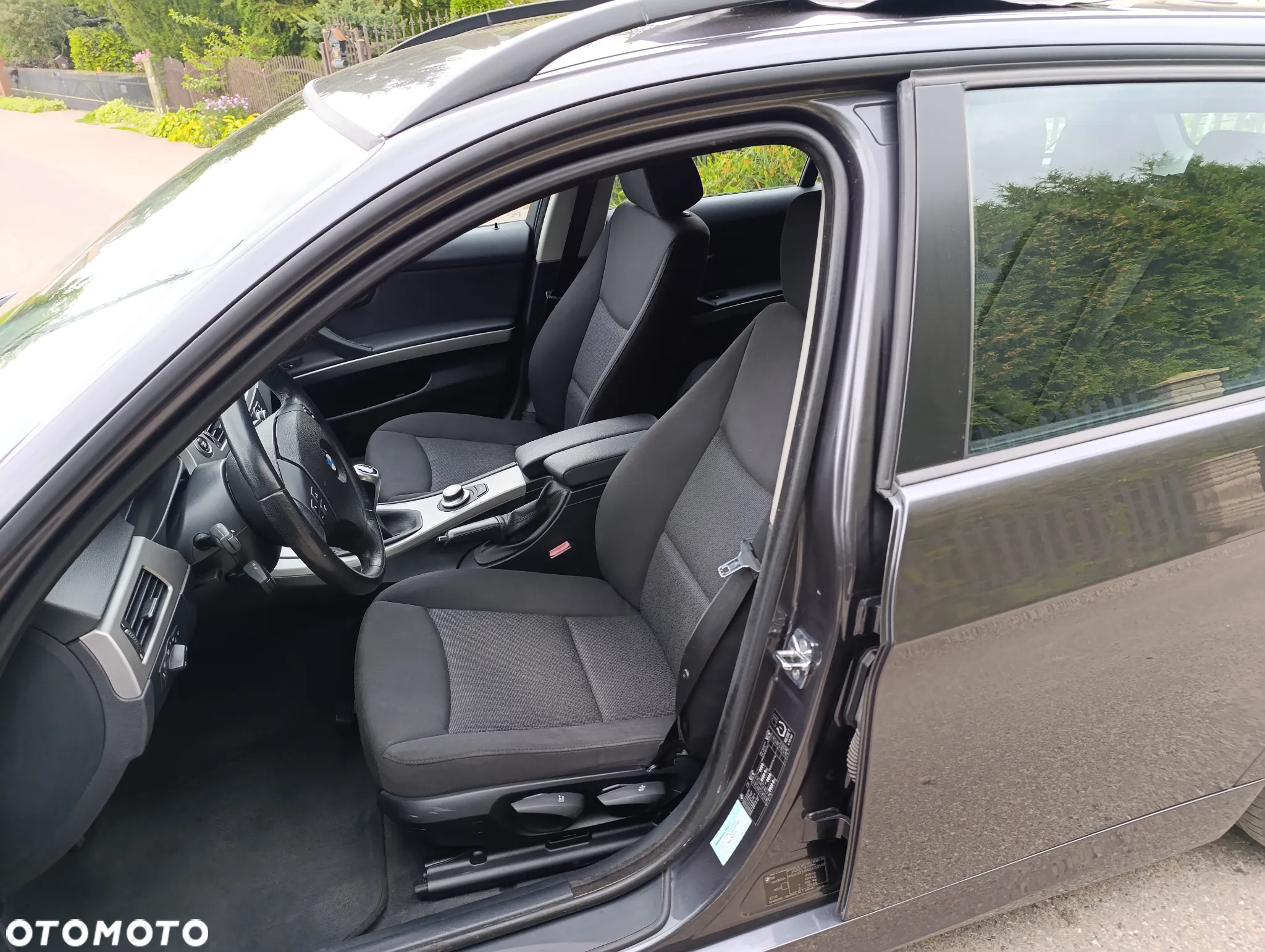 BMW Seria 3 318i Touring - 12
