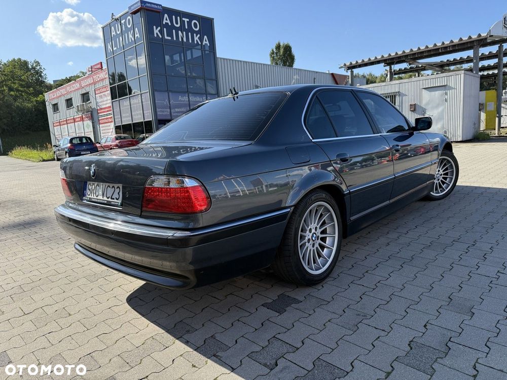 BMW Seria 7 - 11