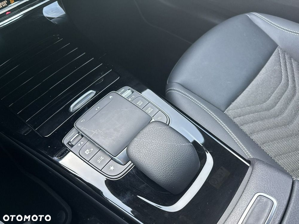 Mercedes-Benz CLA 180 7G-DCT Progressive - 25